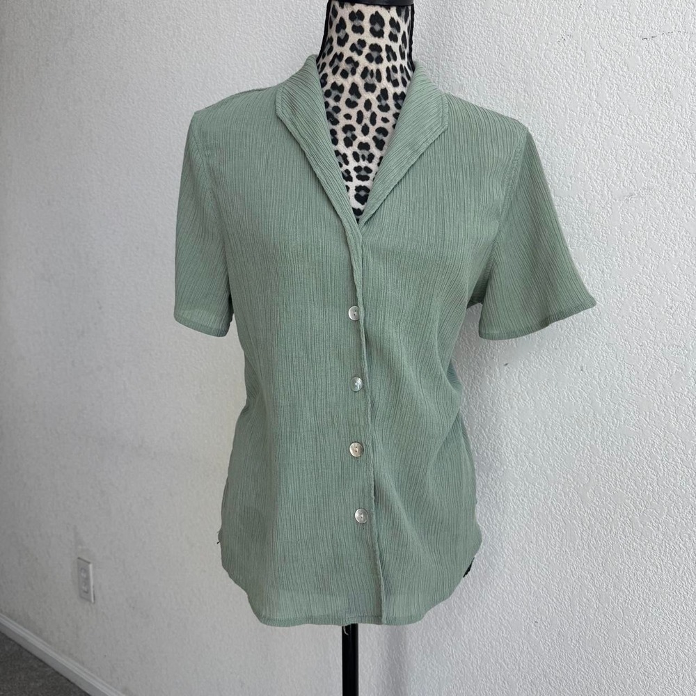 Travel Smith Vintage Green button up blouse size L